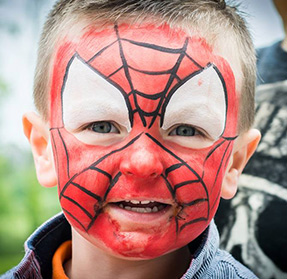 Face painters Douglas